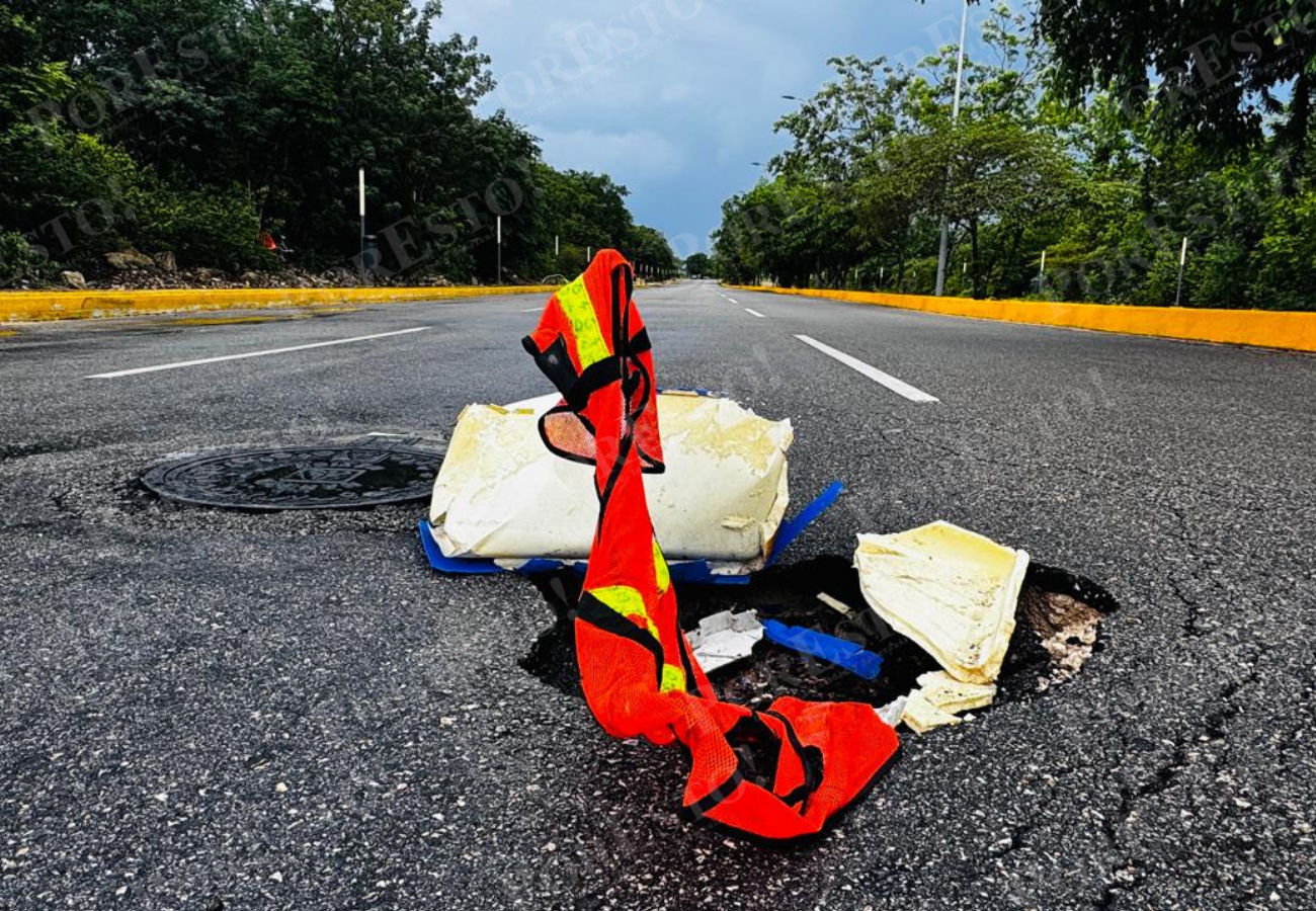 Un hundimiento apareció en la calle Sian Ka’an, entre las avenidas Colosio y CTM, en Playa del Carmen; hasta el momento se desconocen las causas que provocaron la afectación.
