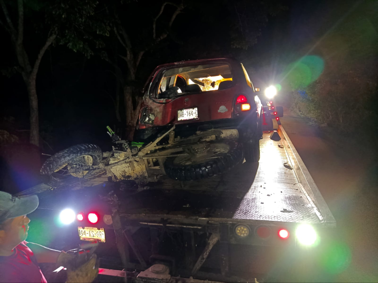 Un joven de 17 años resultó gravemente herido tras sufrir un accidente en la carretera estatal a Pustunich.