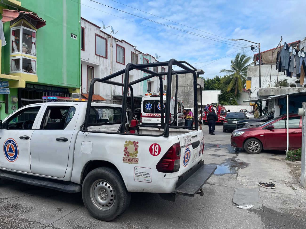 Elementos de Protección Civil y cuerpos de auxilio se movilizaron rápidamente para atender la emergencia.