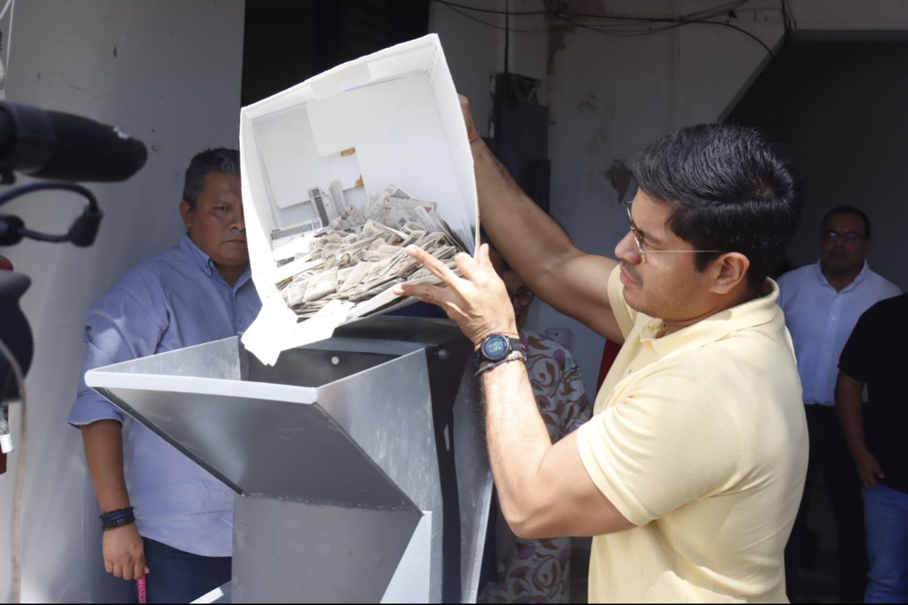 El INE destruyó 11 mil 059 credenciales para votar en Campeche como parte de la depuración del Padrón Electoral.