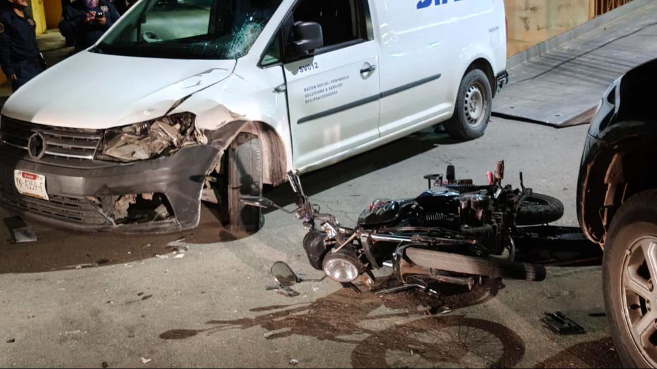 Brutal choque deja a motociclista lesionado en el barrio de Kukab