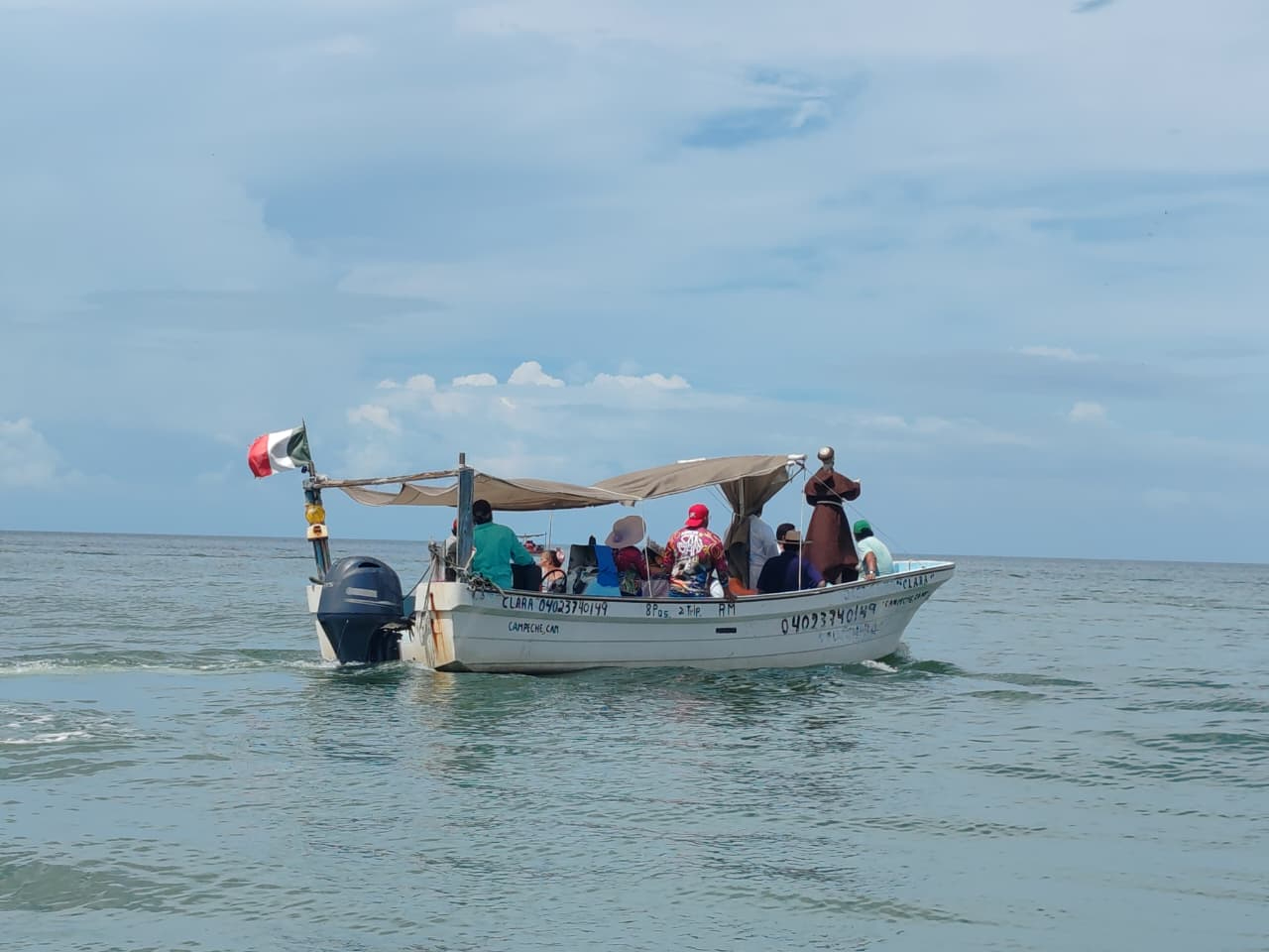 La fe navega en Campeche durante el tradicional Paseo por Mar