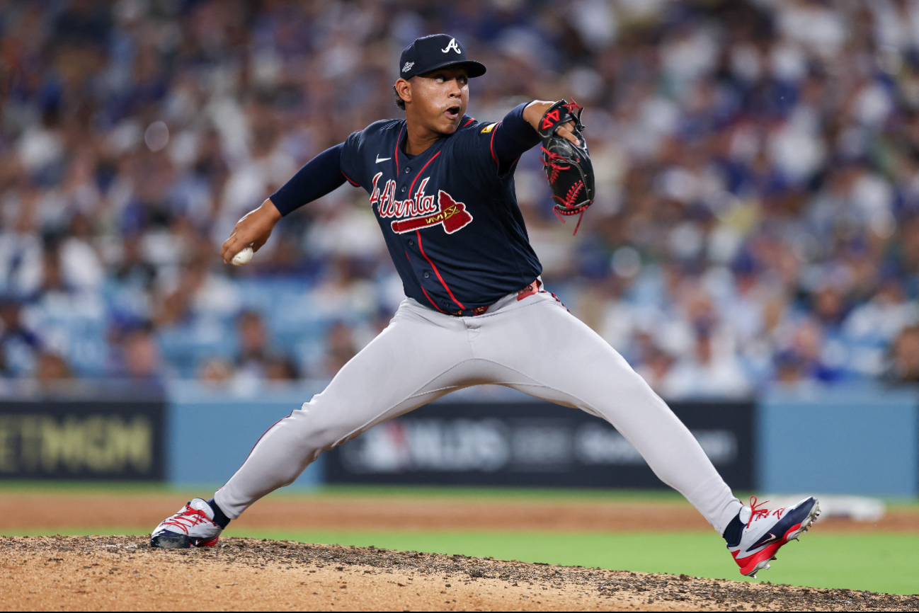 El pitcheo de los Bravos de Atlanta logró contener a la ofensiva de los Dodgers.
