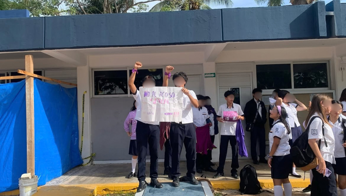 La protesta exige justicia por un caso de acoso sexual digital e imágenes alteradas con inteligencia artificial.