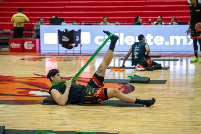 Los jugadores de El Calor se preparan para tener un buen cierre de temporada.
