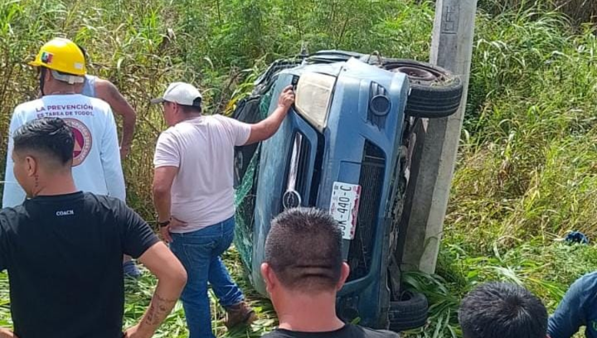 Una mujer de ocho meses de embarazo perdió la vida en una volcadura en Champotón.