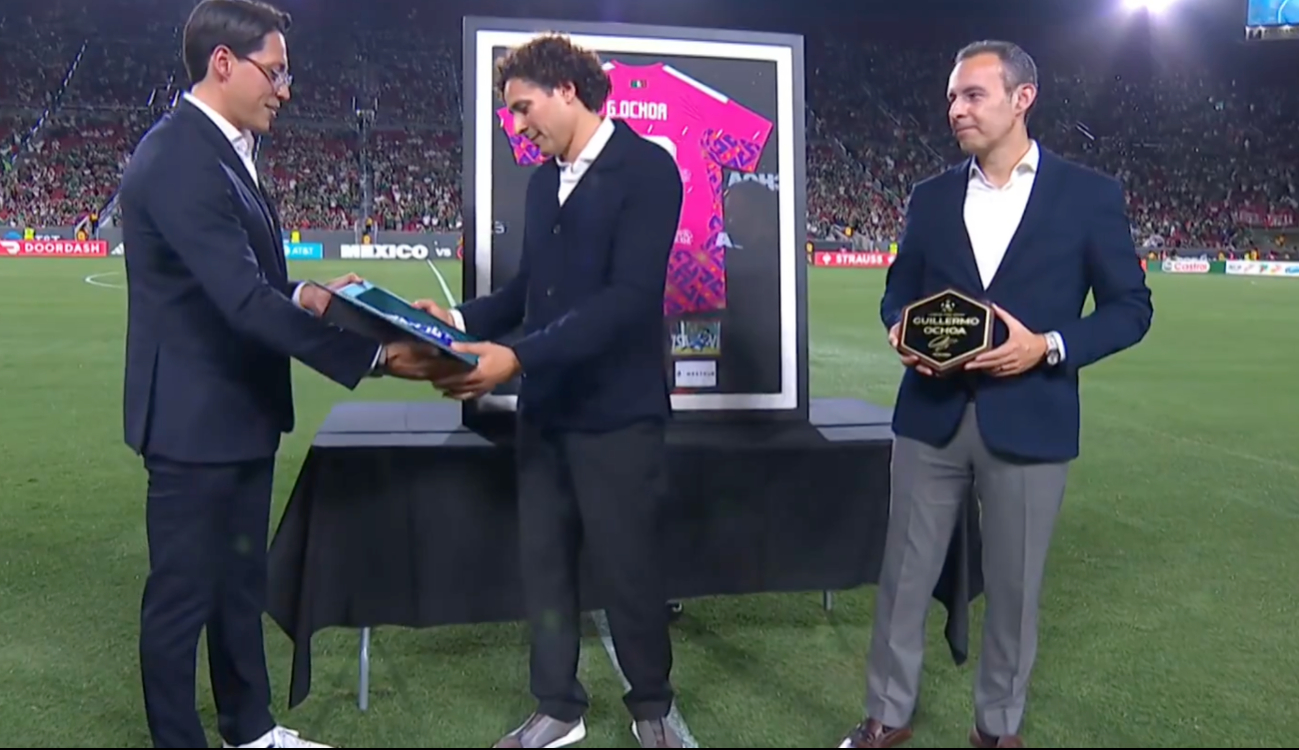 Homenaje de Ochoa desde Los Ángeles.