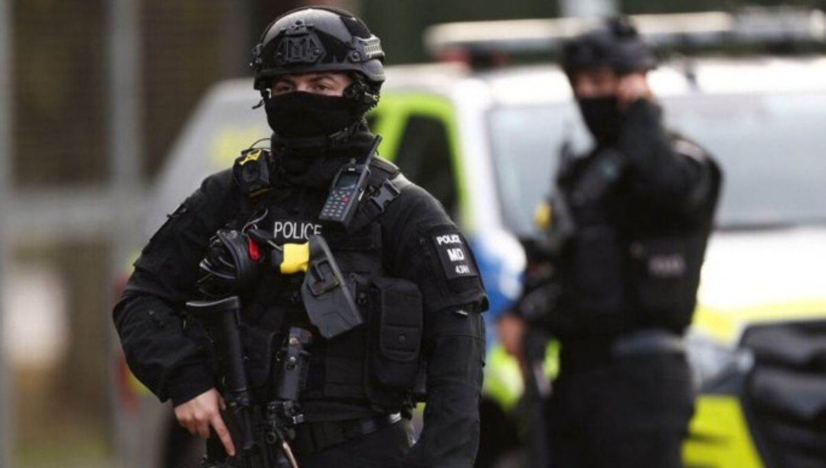 El joven fue arrestado en Westminster, Londres, bajo sospecha de preparación de actos terroristas