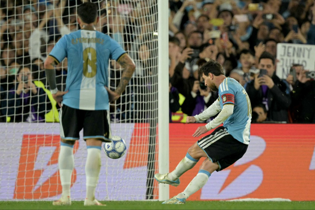 Messi marca gol