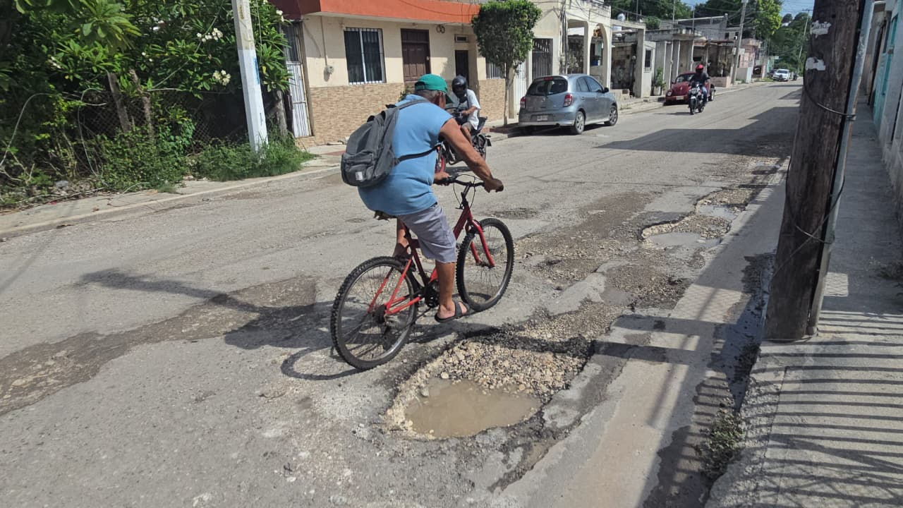 Calles intransitables, oscuridad y accidentes golpean a vecinos de Polvorín
