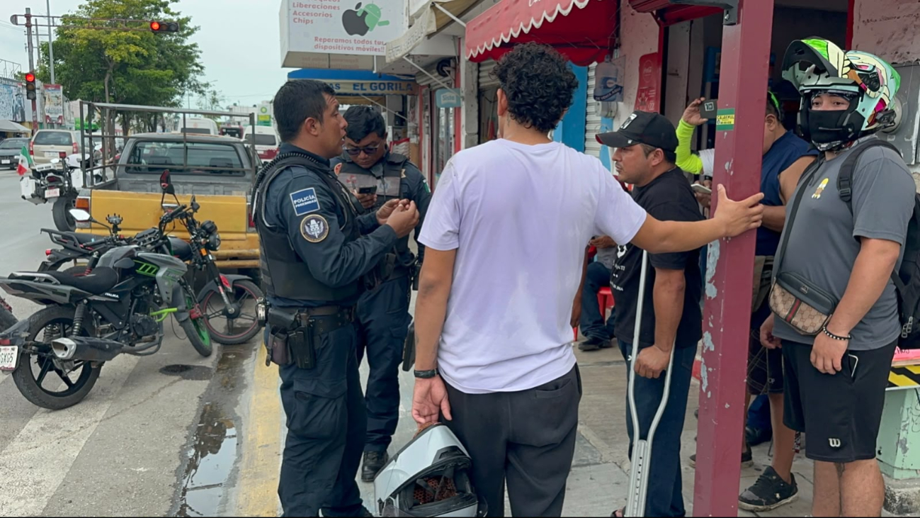 Un choque por alcance entre dos motocicletas dejó como saldo dos personas con lesiones leves.