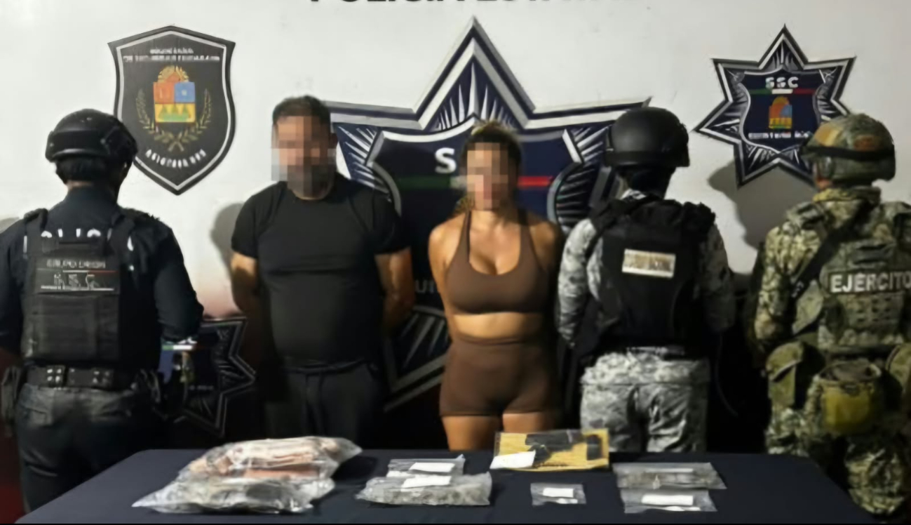 Detienen a pareja con arma y drogas durante operativo en Puerto Cancún