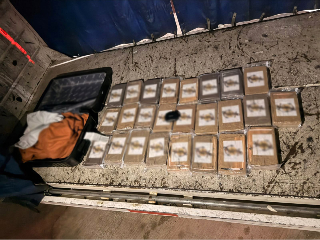 El mes pasado, la Guardia Nacional detectó una maleta con 24 kilos de supuesta cocaína; al parecer, la etiqueta de otra valija fue manipulada