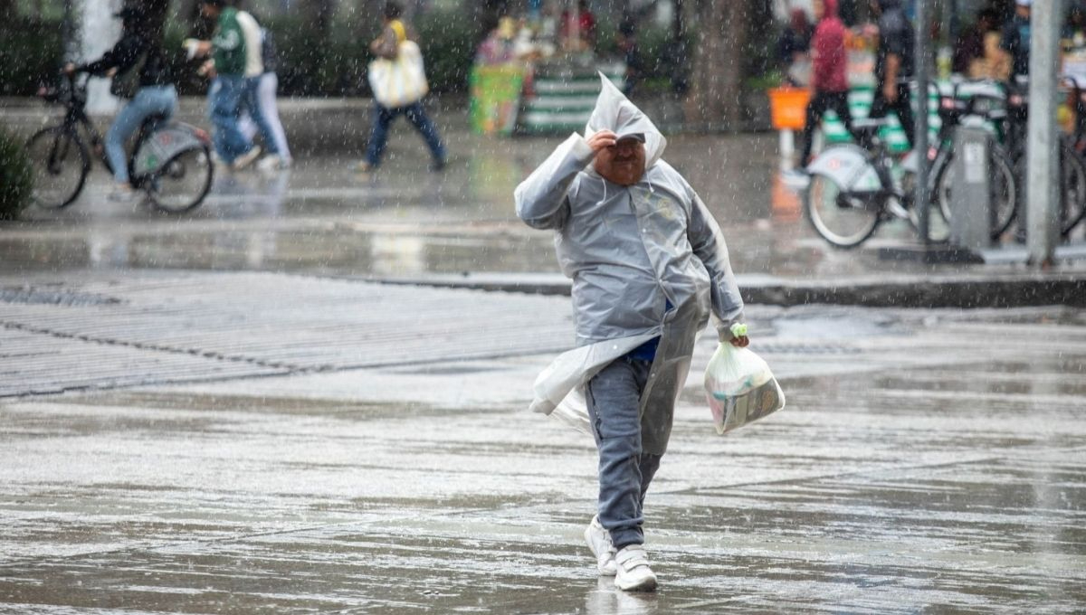 Ante la posibilidad de lluvias fuertes, actividad eléctrica y vientos intensos, las autoridades recomiendan permanecer en lugares seguros