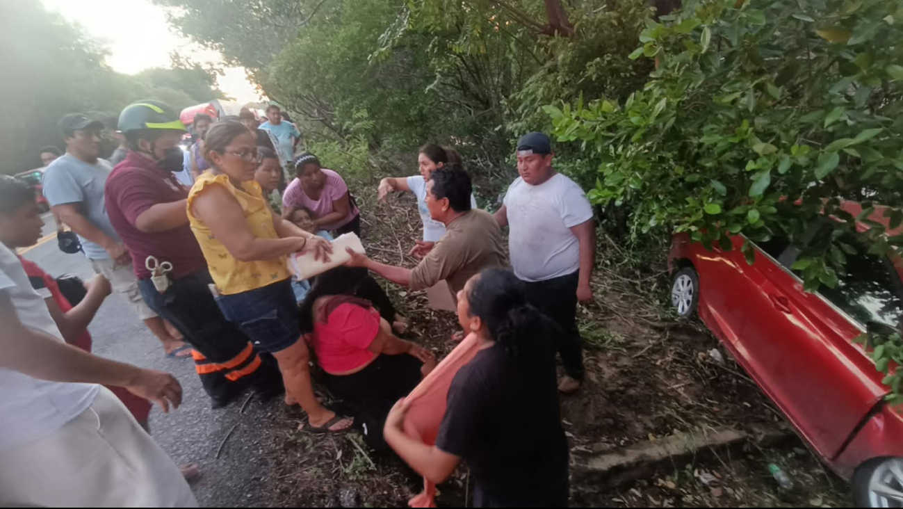 El saldo del percance vial fue de dos mujeres adultas y un niño con heridas de consideración.