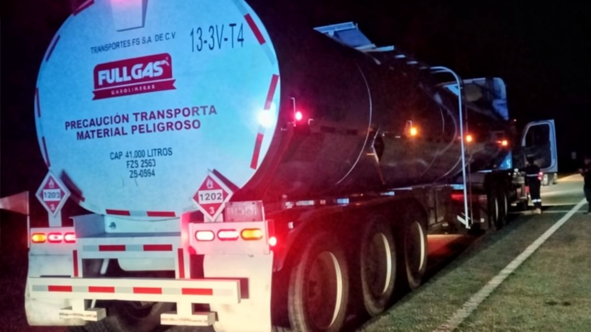 La unidad de transporte termina volcada en el kilómetro 80 de la carretera federal Mérida-Tizimín