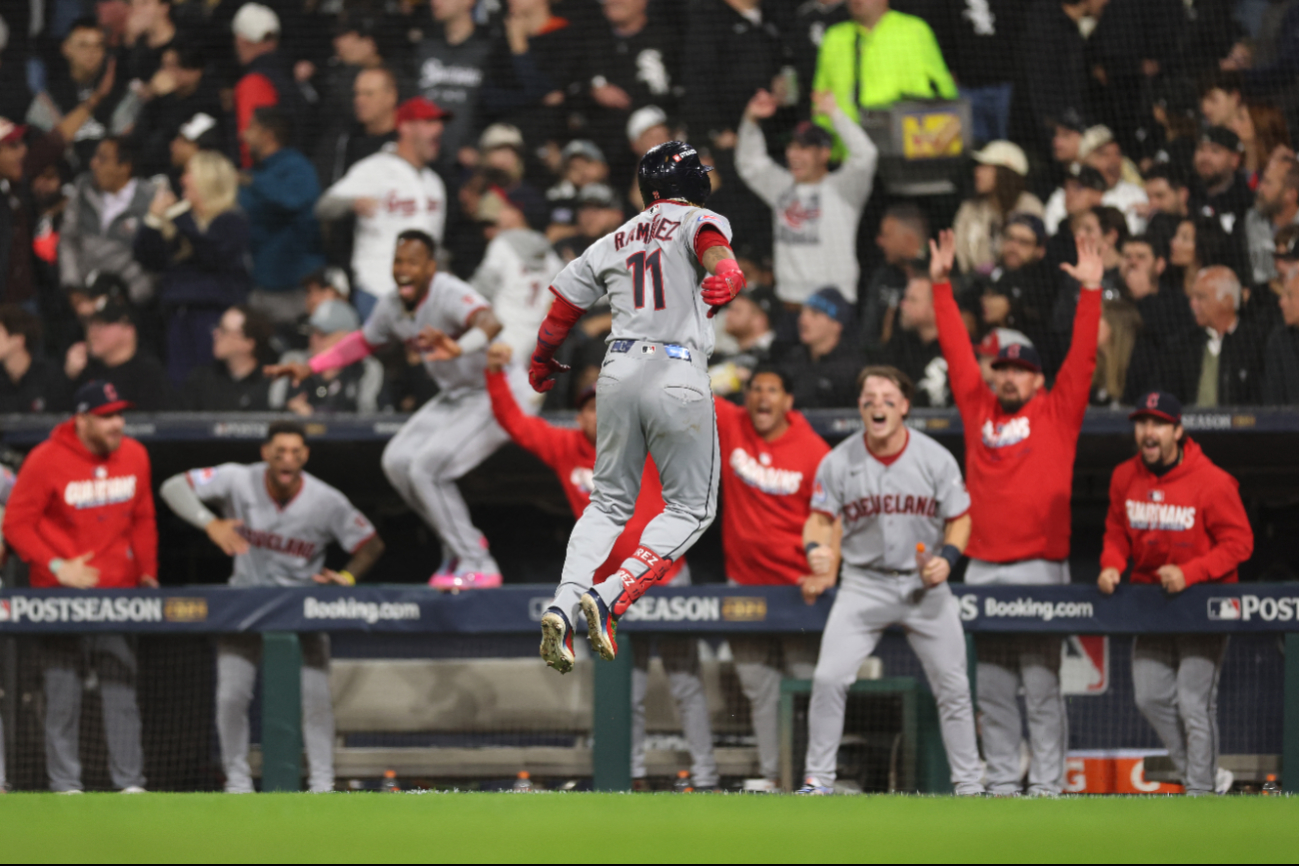 Los Guardianes celebraron en grande la victoria en Chicago.
