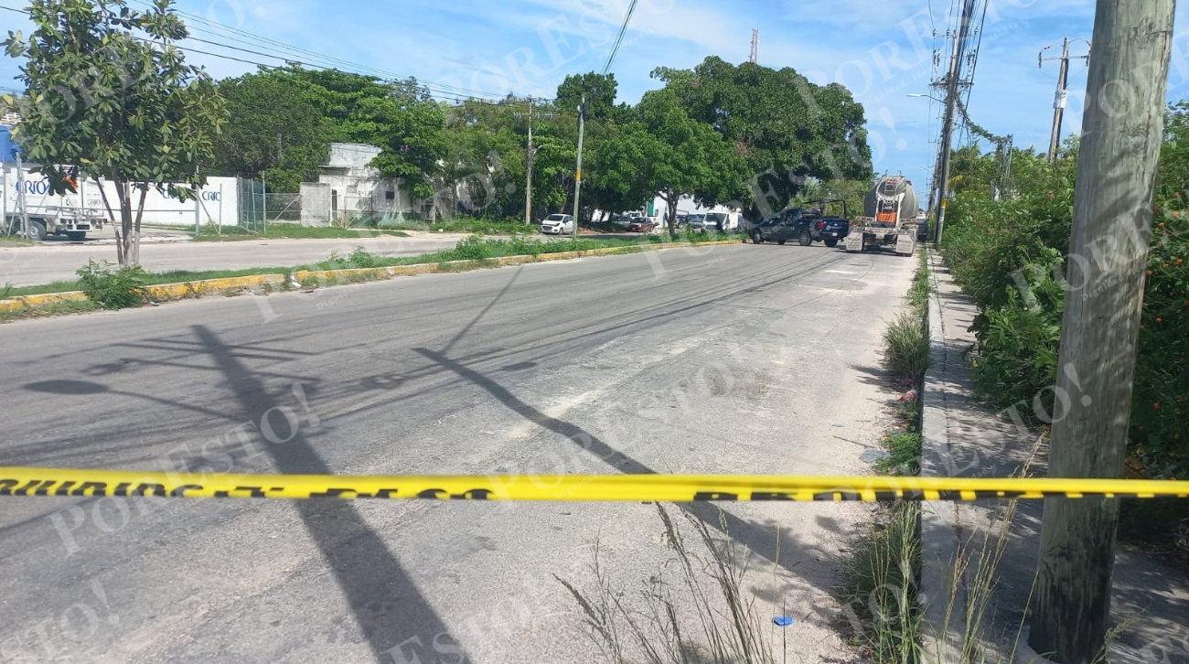 Hallan restos humanos dentro de bolsas negras sobre la avenida Kinik en Cancún
