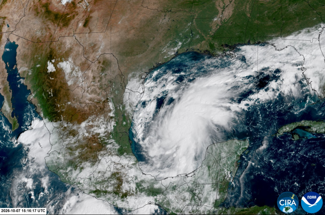 El huracán se desplaza por el Golfo de México hacia Estados Unidos.
