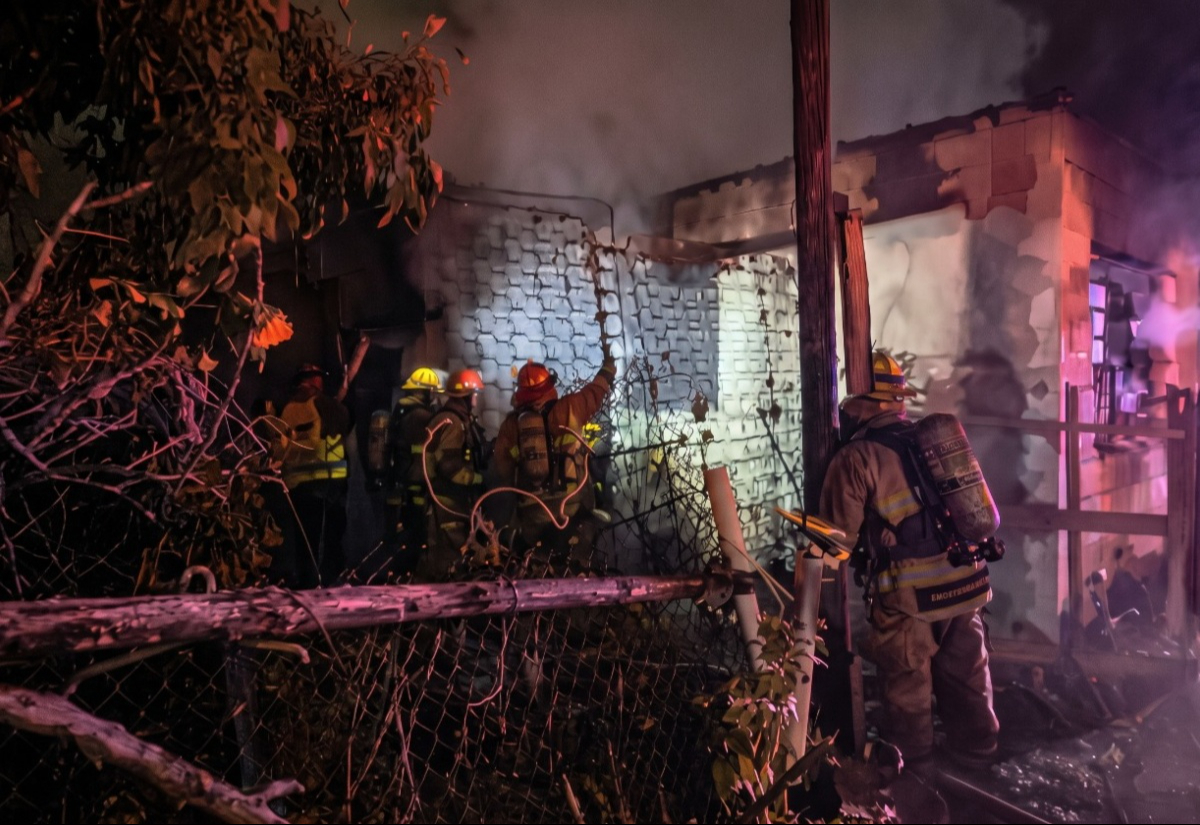 Así quedó inmueble incendiado en Avenida Sicilia en Chetumal.