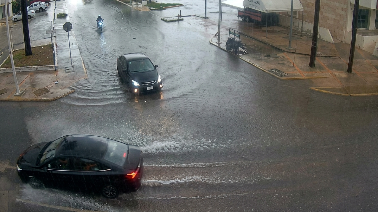 Las lluvias de este jueves complican la circulación en algunas calles de Campeche