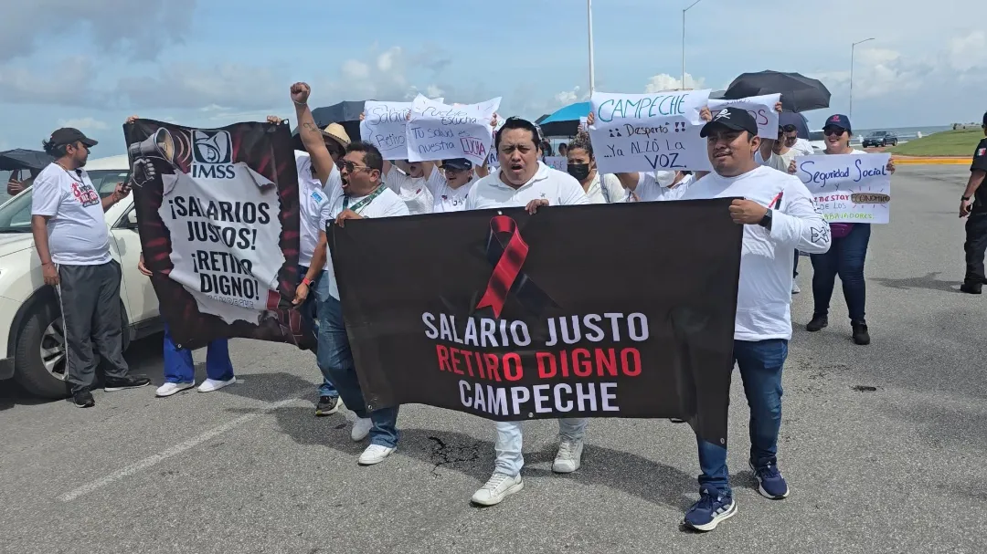 Los manifestantes caminaron desde la glorieta del Asta Bandera hasta el monumento a Justo Sierra.