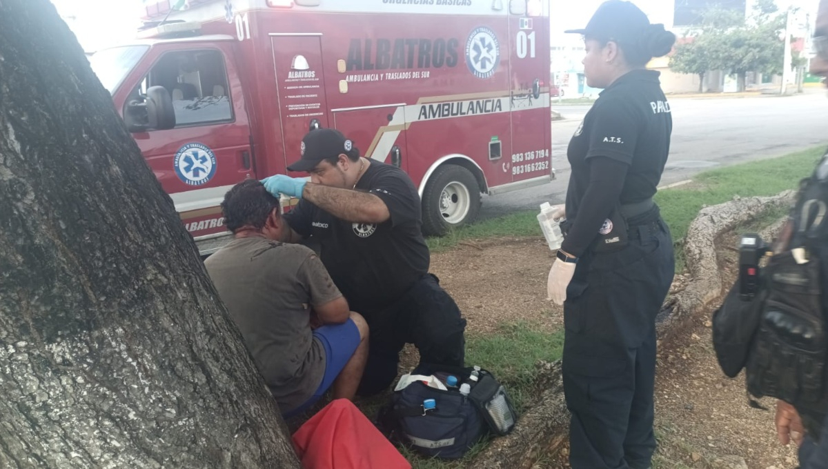 Pelea entre limpiaparabrisas termina con un herido.