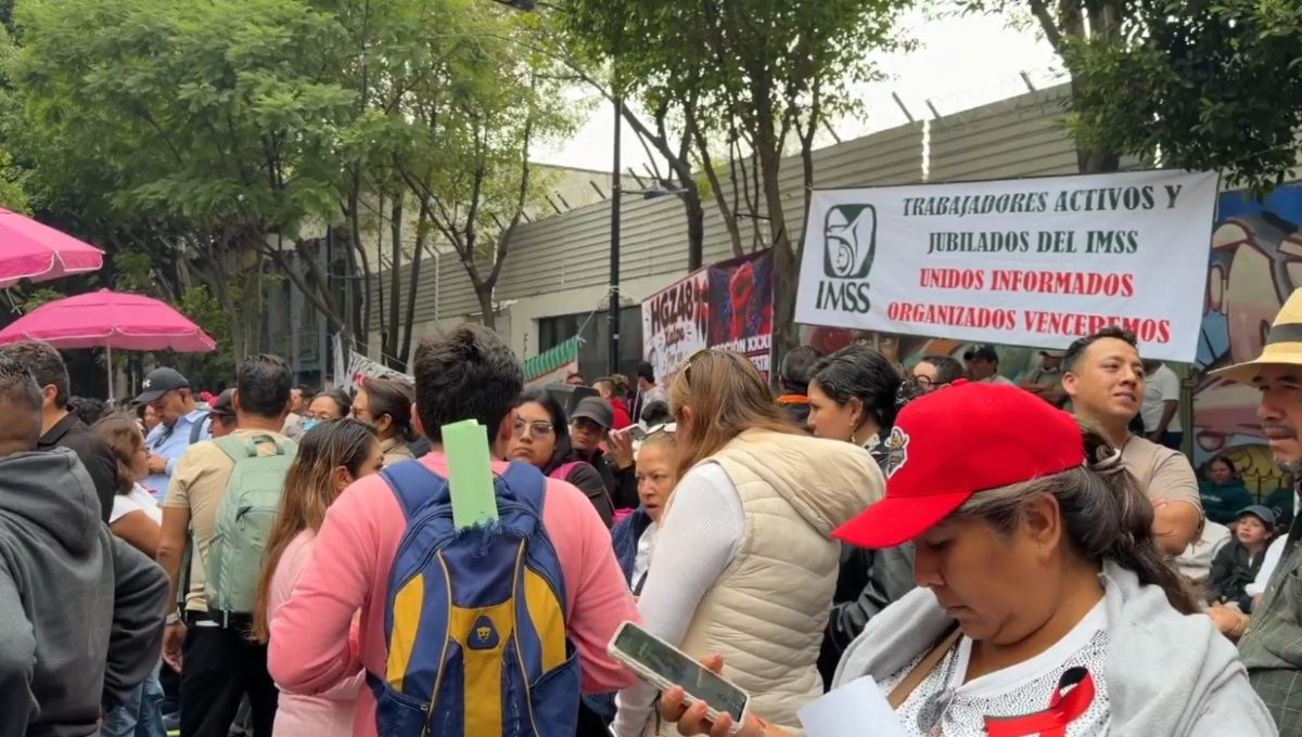 Personal del IMSS se movilizan en todo el país ante el desabasto.