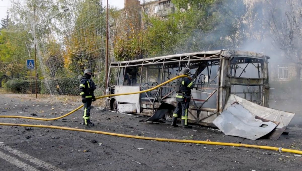 Al menos 30 personas fueron encontradas sin vida tras ataque contra autobuses, el servicio de transporte público fue suspendido