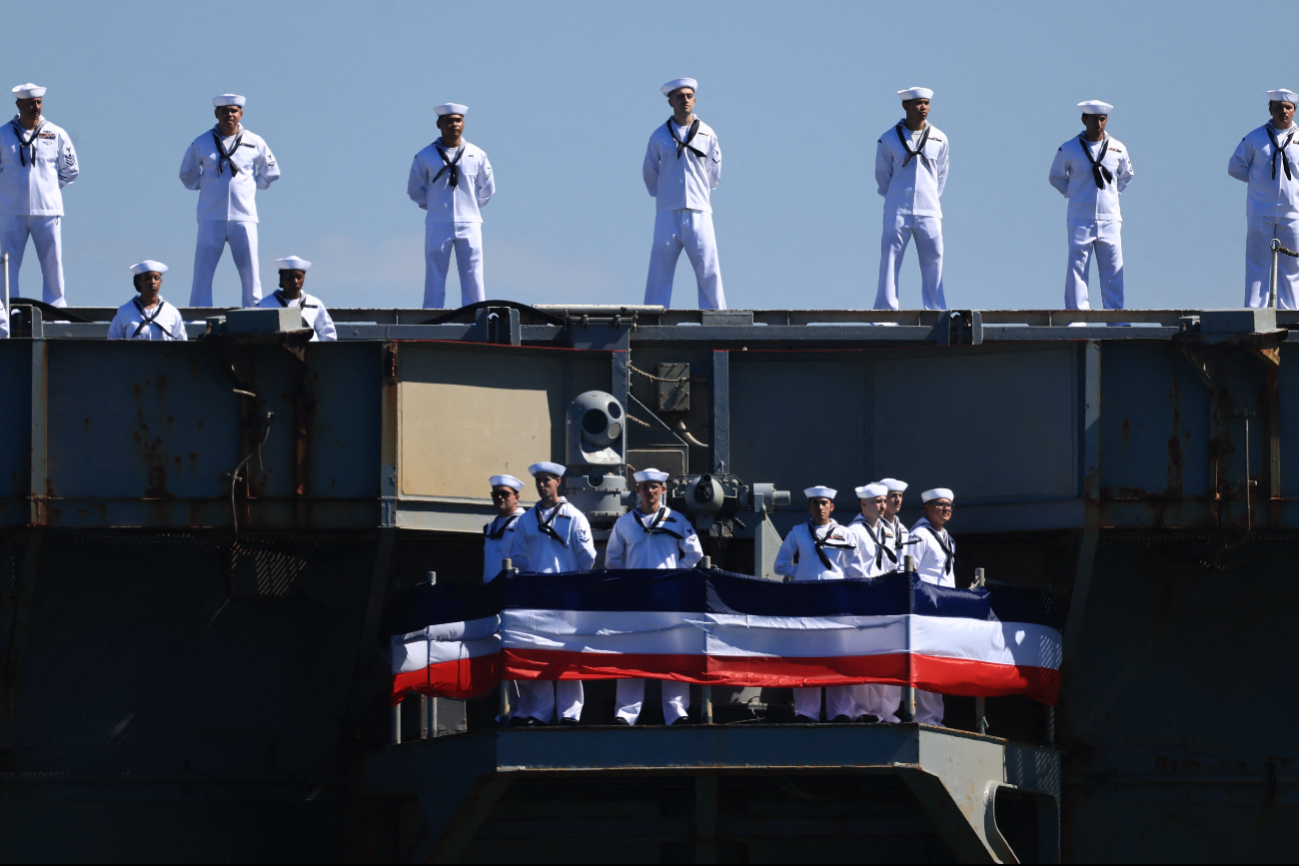 El portaviones USS Abraham Lincoln regresó a la base naval en San Diego.