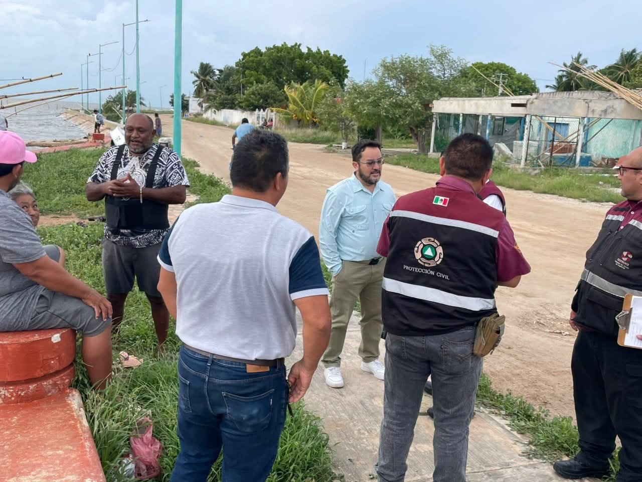 Protección Civil municipal mantiene el monitoreo constante en todas las comunidades costeras.