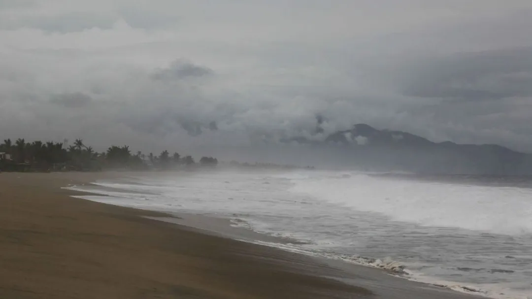 La Tormenta Tropical Simon se localiza a 395 km al sur de Manzanillo
