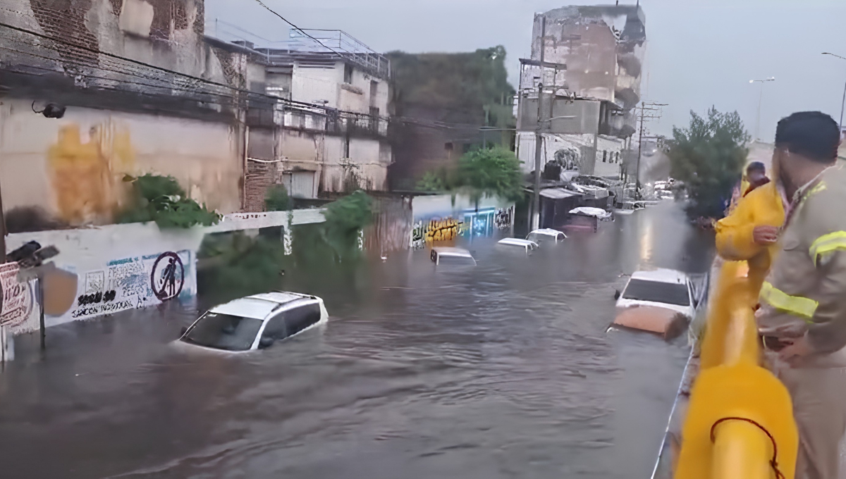La tormenta tropical Simón provocó severas inundaciones en el puerto de Acapulco.