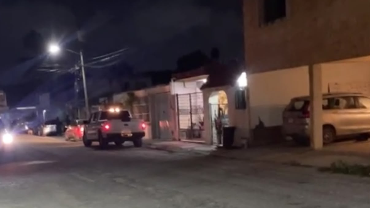 Unidades con elementos de la Policía de Investigación llegaron a la escena.