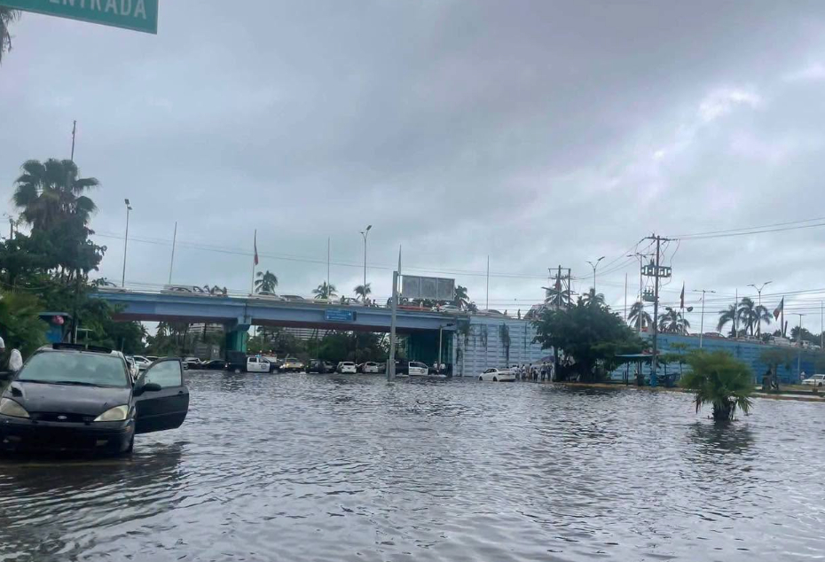 Acapulco bajo el agua: Inundaciones y deslaves se registran tras fuertes lluvias (VIDEOS)
