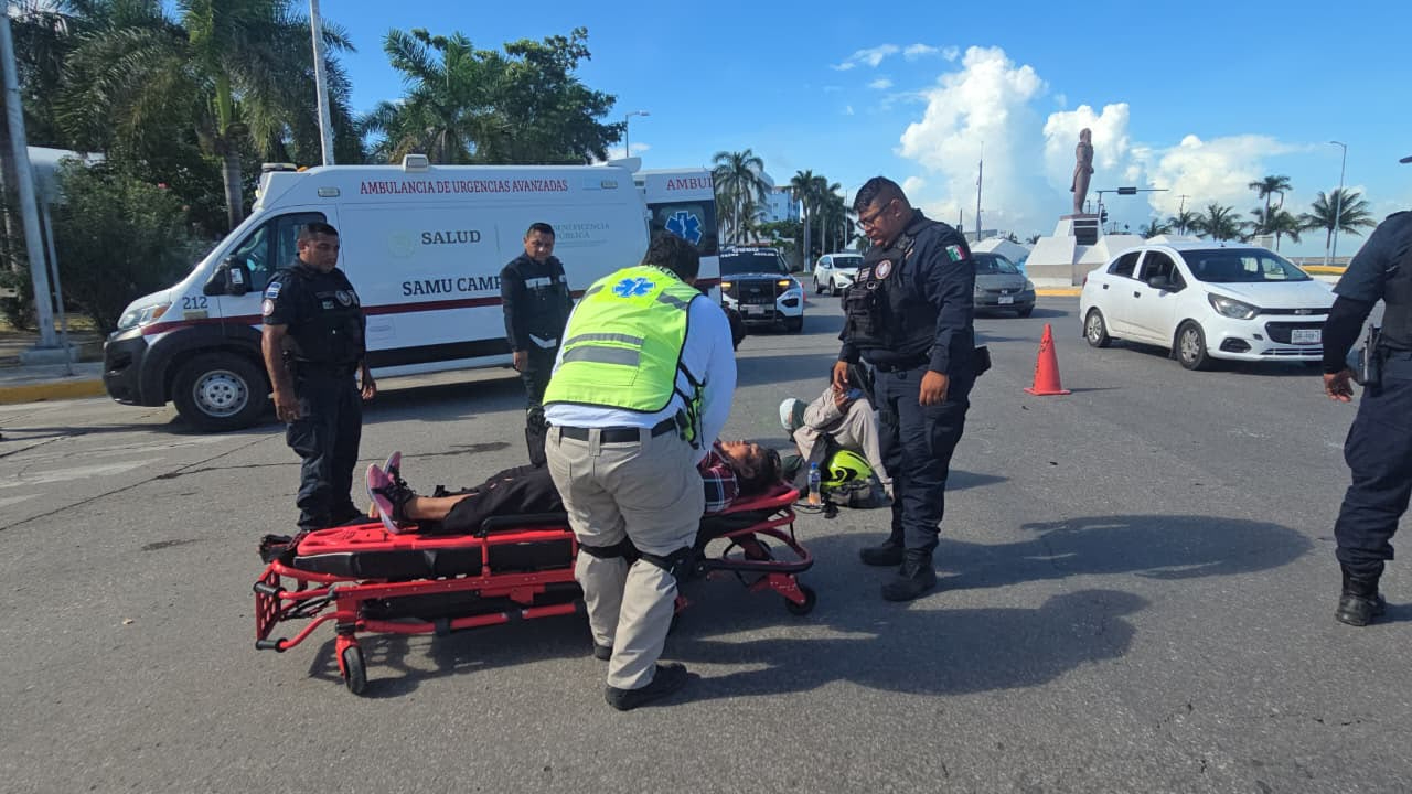 Dos personas reciben atención médica tras accidente vial en el malecón de Campeche