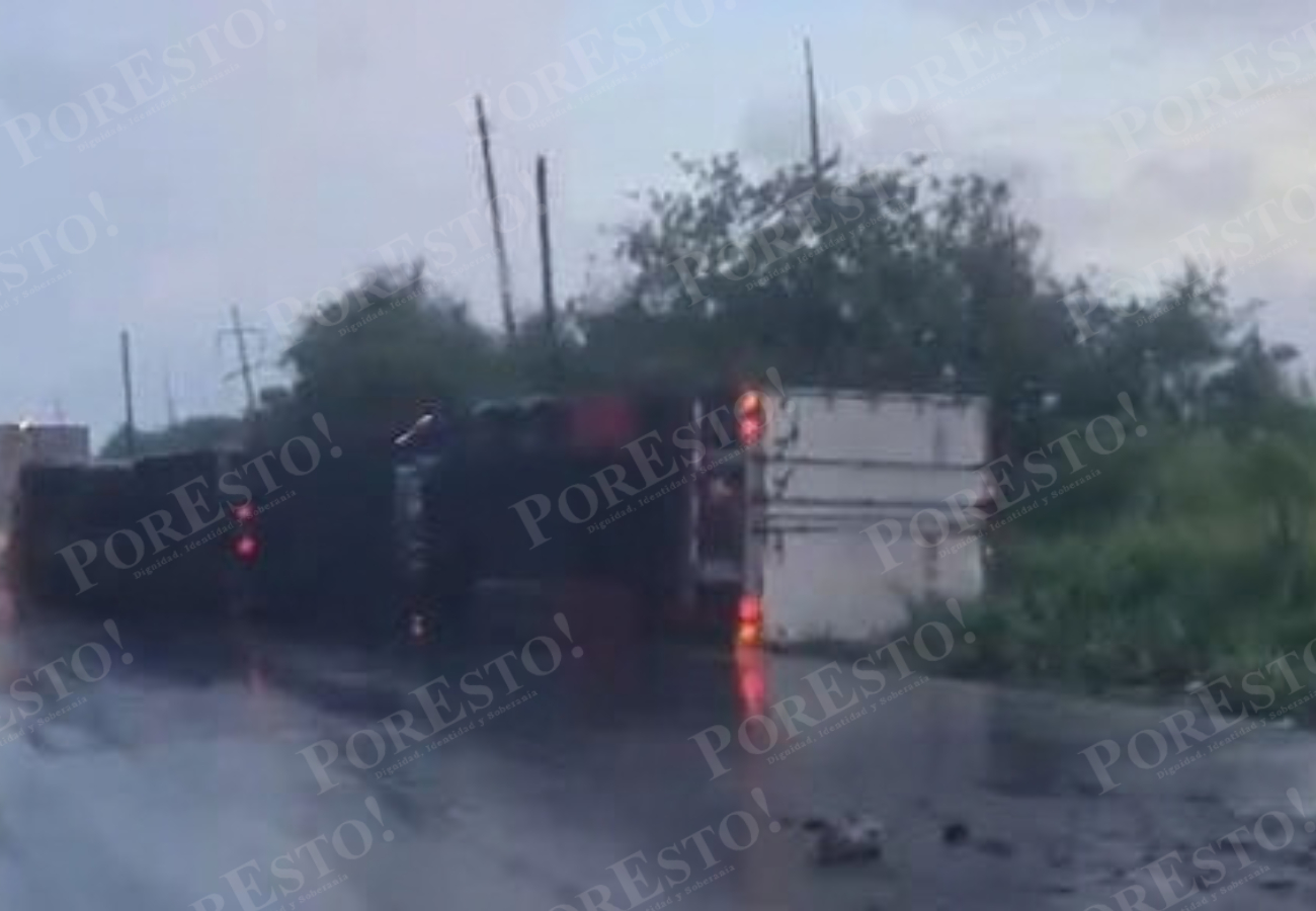 Vuelca tráiler en la carretera Champotón-Campeche durante la madrugada