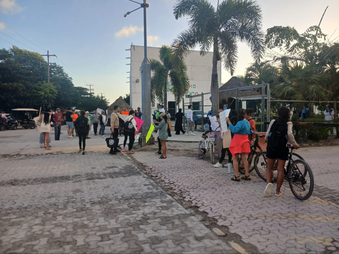 La naviera había prometido realizar trabajos de pavimentación y mejora de servicios en Mahahual como parte del proyecto Perfect Day