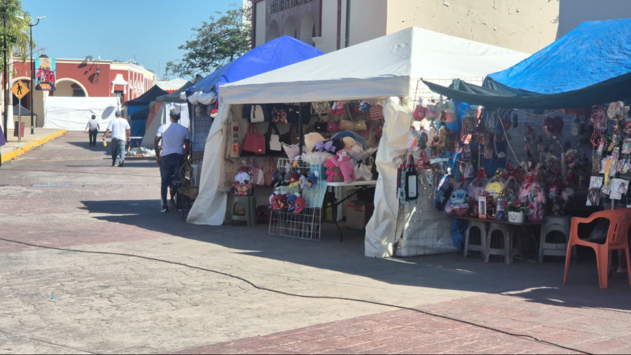 Tiendas de regalos reportan ventas de peluches y cajas con descuentos del 10%.