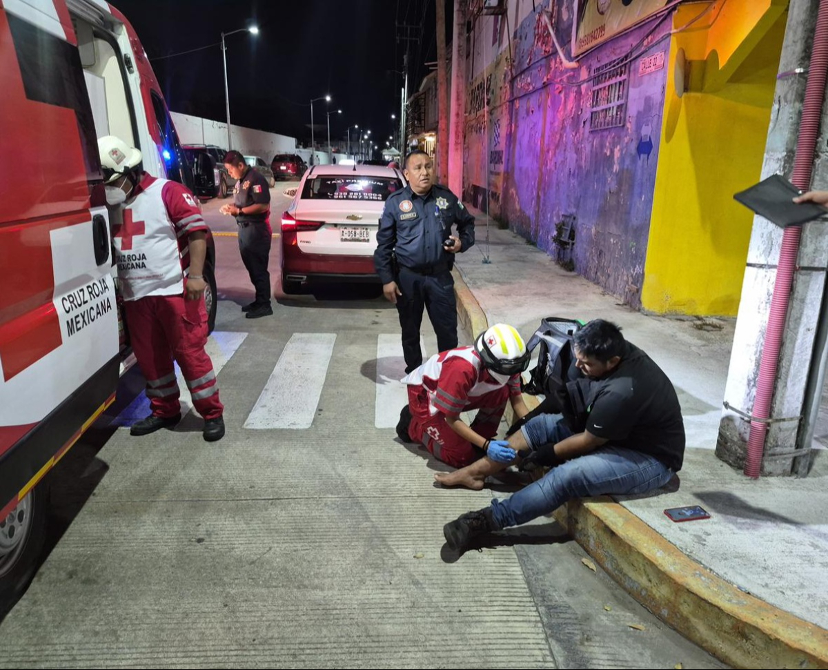 Al sitio arribaron peritos de tránsito y paramédicos de la Cruz Roja.