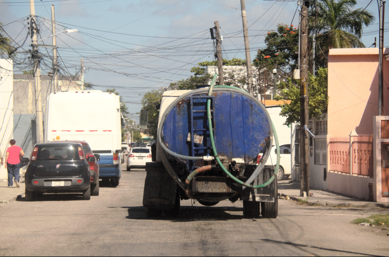 Dijeron inconformes que parte de los lugares de abastecimiento ilegal para restaurantes, plazas comerciales, empresas y hoteles están en Cancún y Playa del Carmen