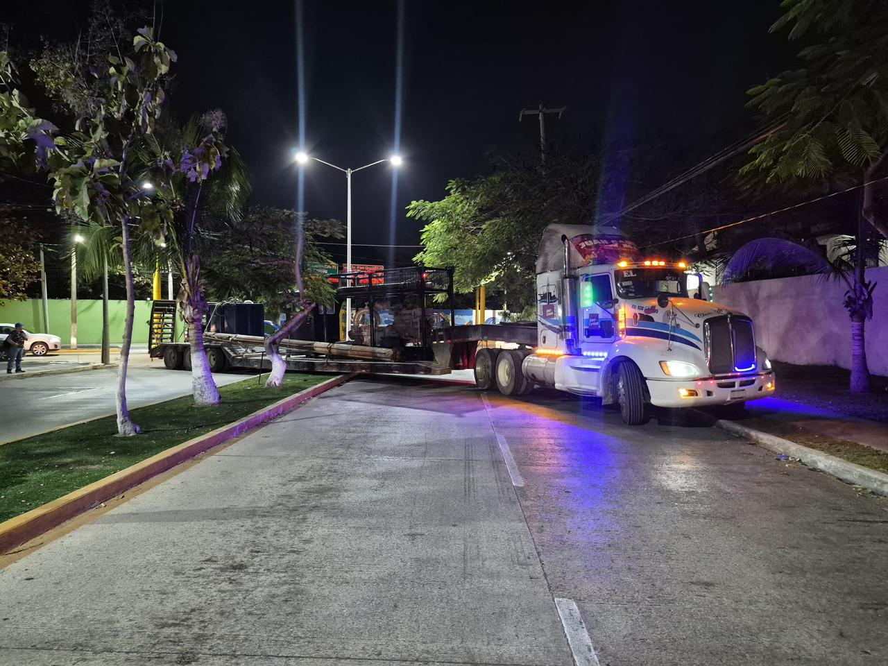 El operador ingresó a una vialidad no apta para unidades pesadas.