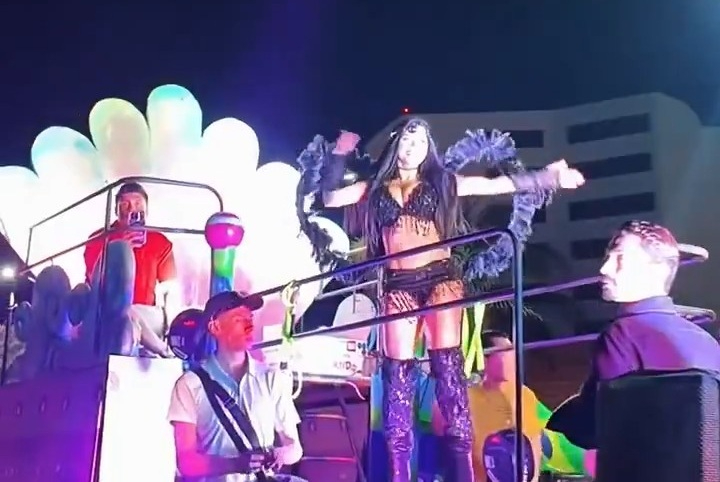 Karely Ruiz se retiró antes de concluir el derrotero, generando molestia entre asistentes.