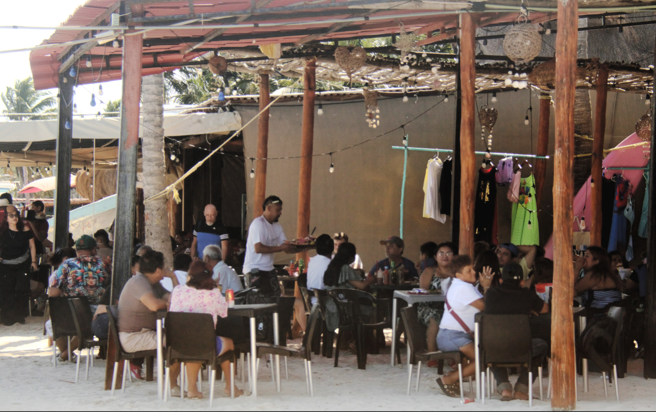 Restaurantes registraron alta afluencia de parejas y grupos de amigos