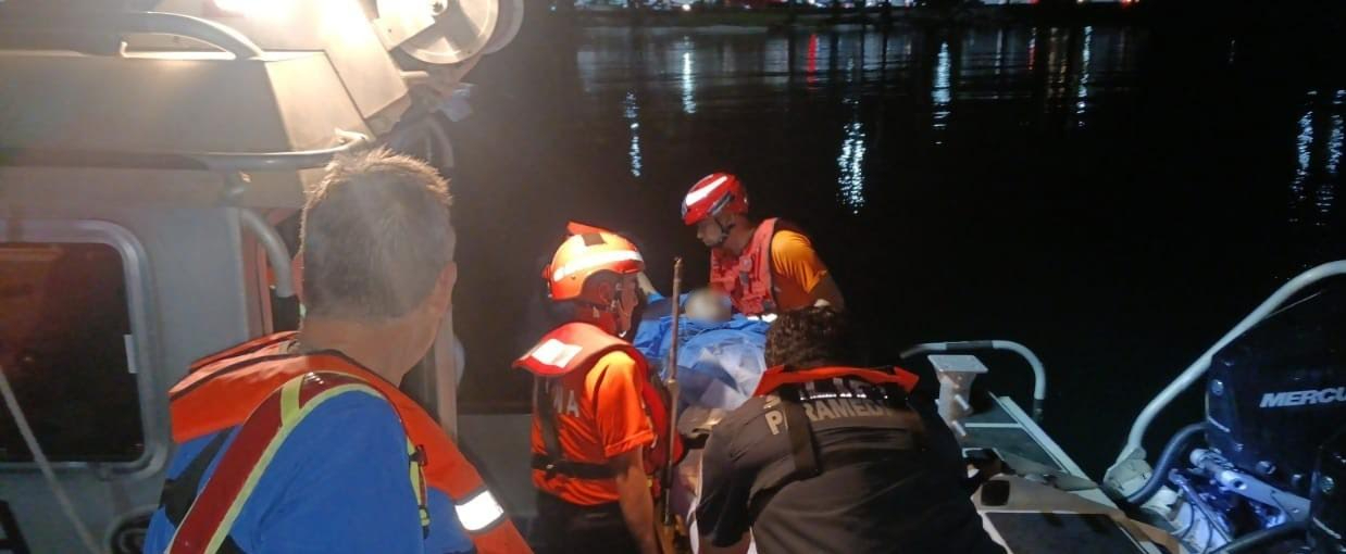 En una segunda acción, elementos navales auxiliaron a una mujer con 39 semanas de gestación para su traslado a Cancún