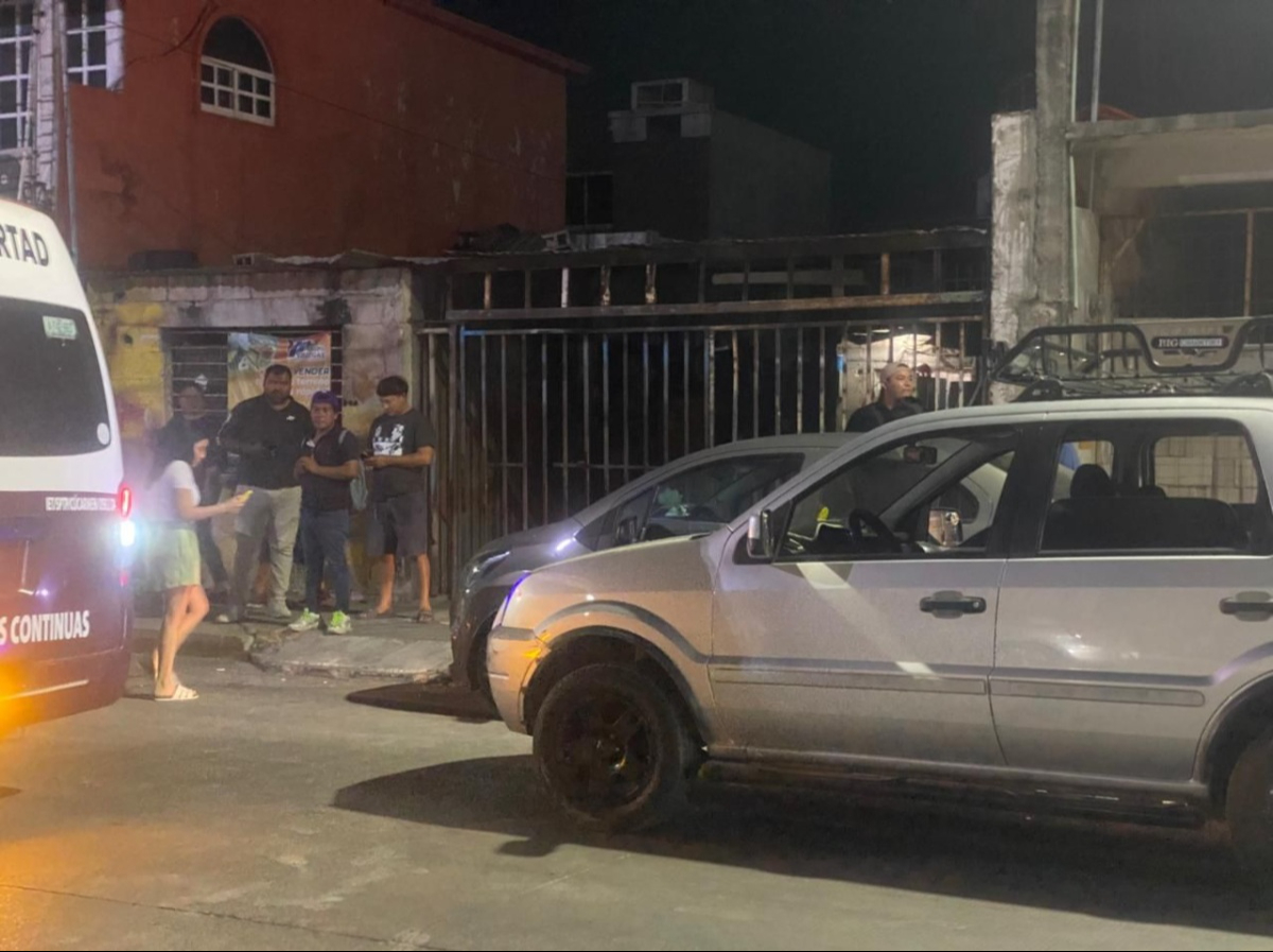 La combi no advirtió la cercanía de una camioneta Ford EcoSport.