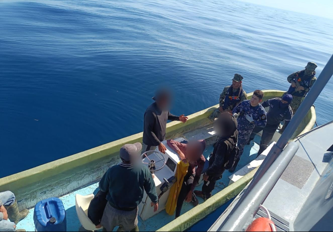 Los siete rescatados presentaban quemaduras de primer grado, insolación y deshidratación