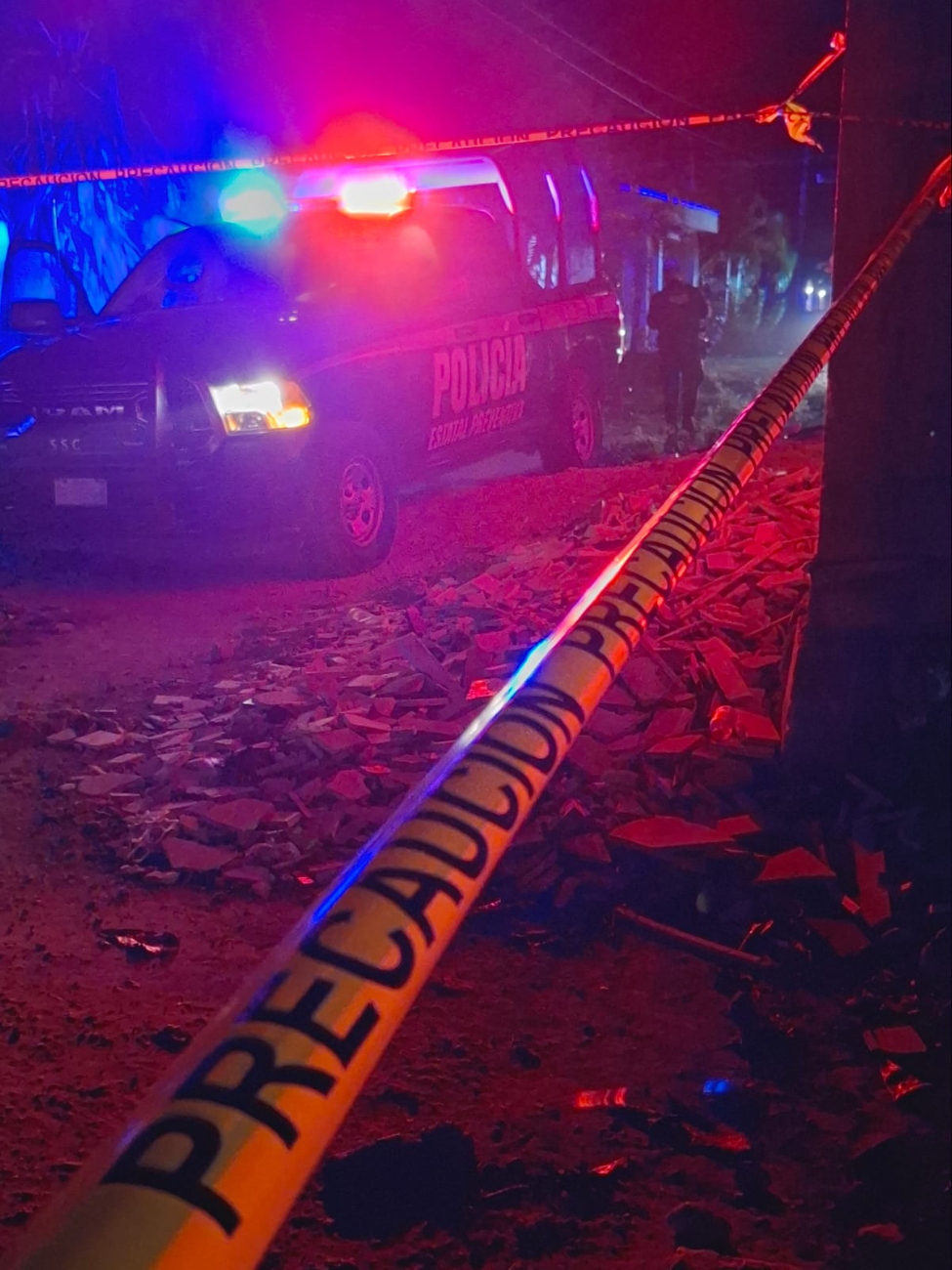 El ahora occiso, de entre 25 y 30 años de edad, no fue identificado en la escena del crimen