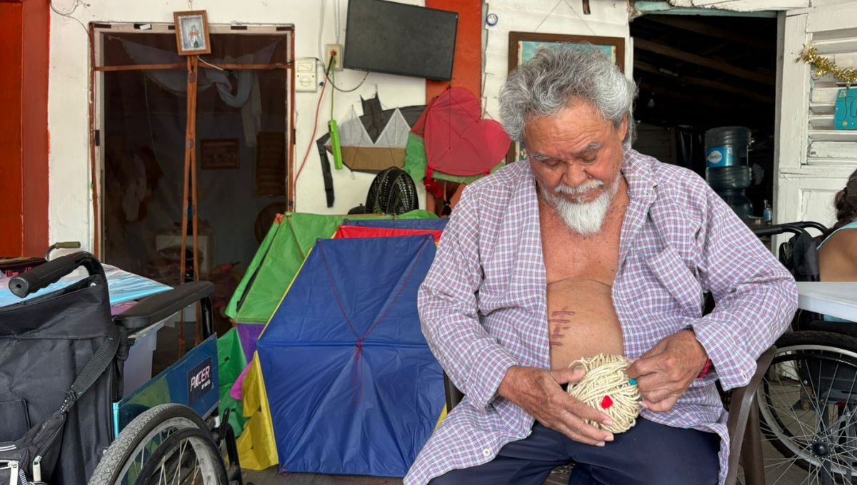 José Luis Solís Chel es el último artesano de papalotes en Chetumal, una tradición extinta en el sur del estado