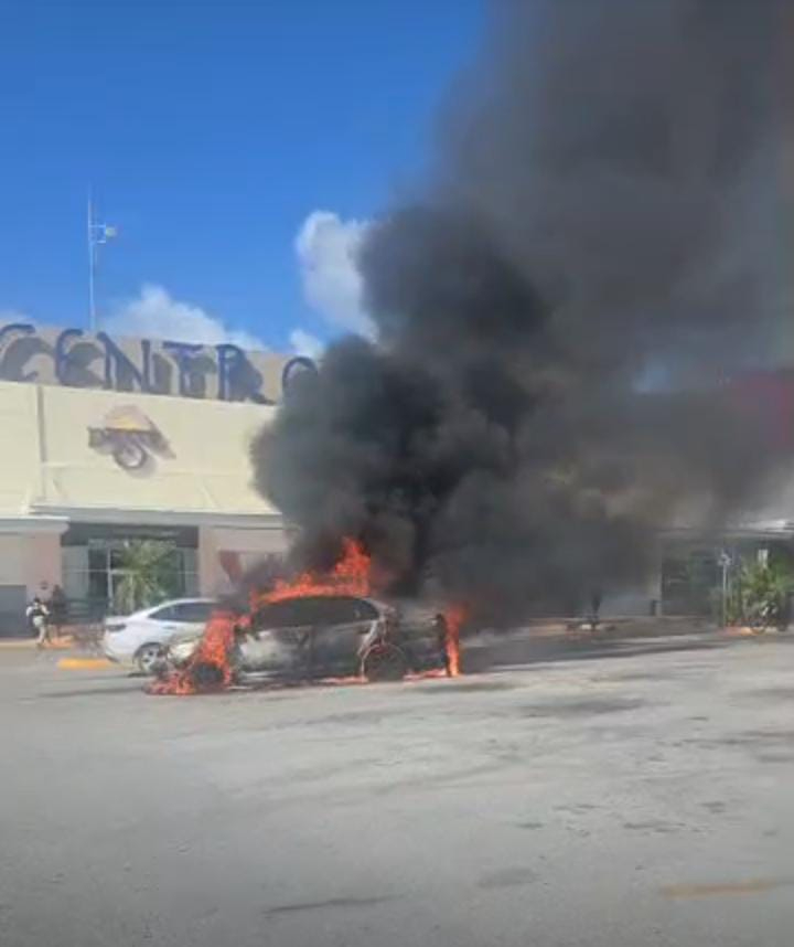 Autoridades analizan indicios para determinar el origen del incendio